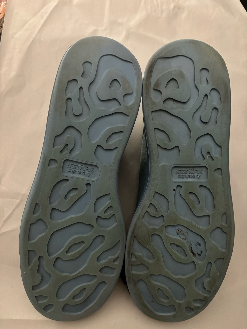 Alexander McQueen
Oversized Sneaker all blue
Size 10 US / 43 D - Picture 5 of 7